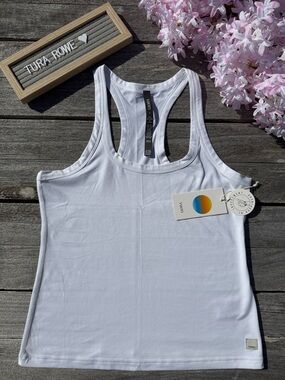 Vuori Women's Lux Racerback Tank Top white size SMALL NWT